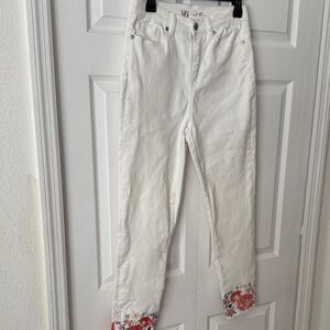 DG2 by Diane Gilman White Floral Embroidered Jeans size 6